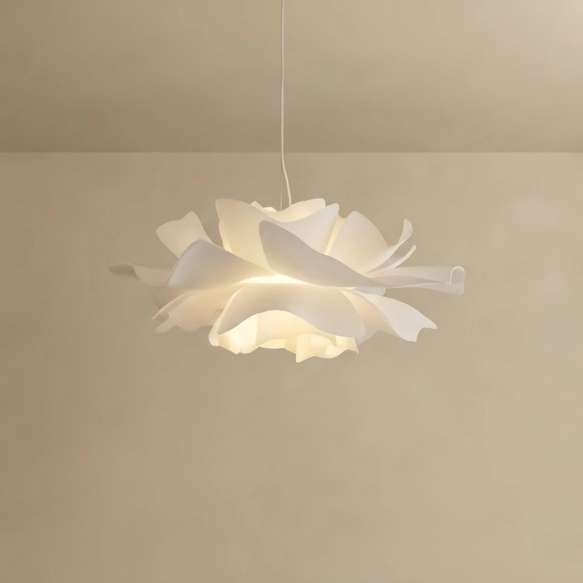 Crema Modern Flower-Shaped Pendant Light – White Metal/Acrylic for Dining Room