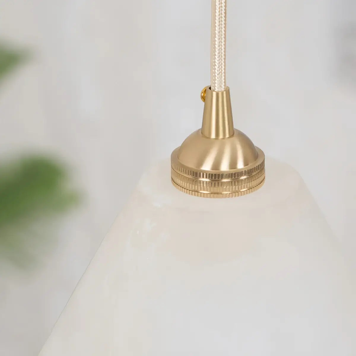 Alba Minimalist Alabaster Pendant Light – White