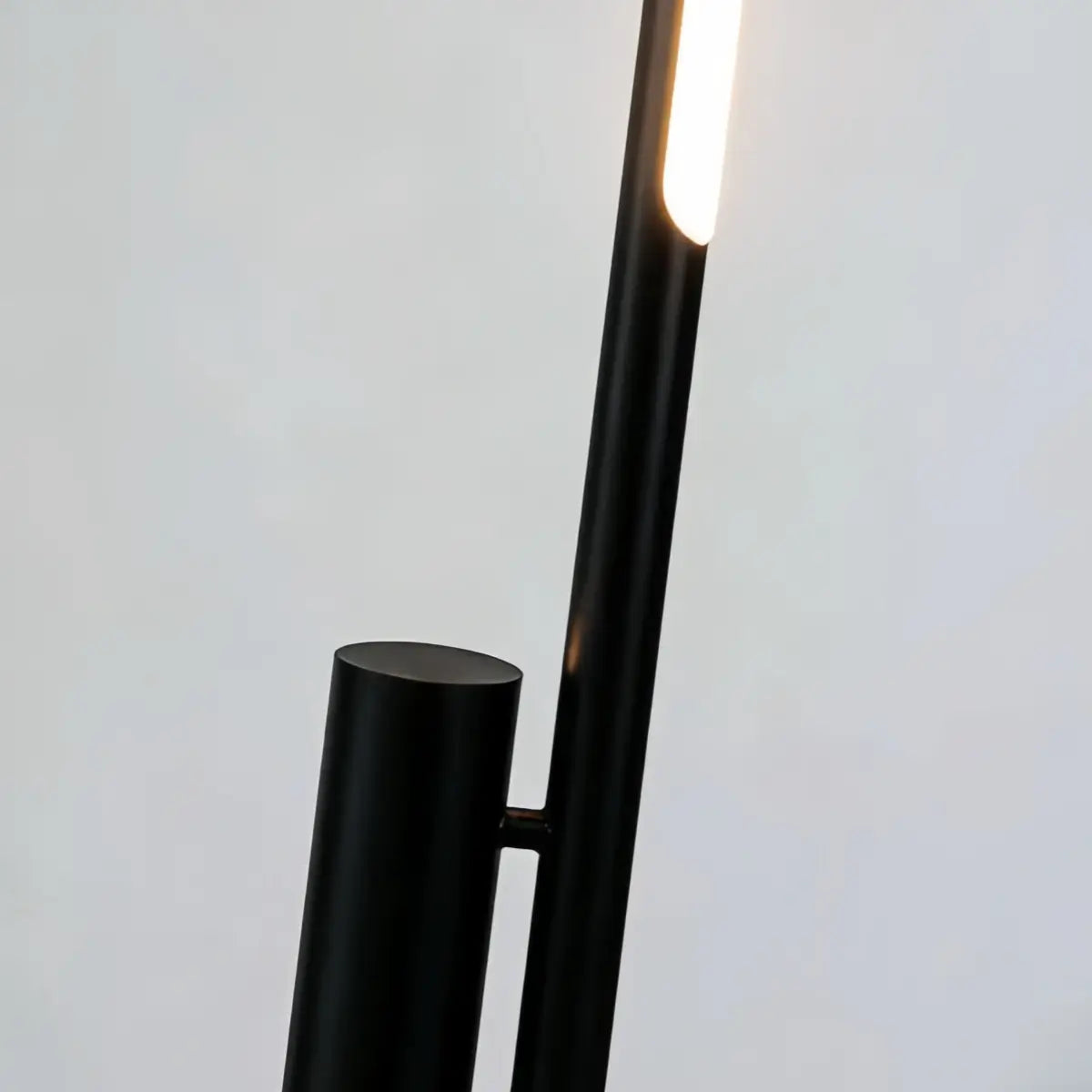 Minimalist Modern Floor Lamp -- Black
