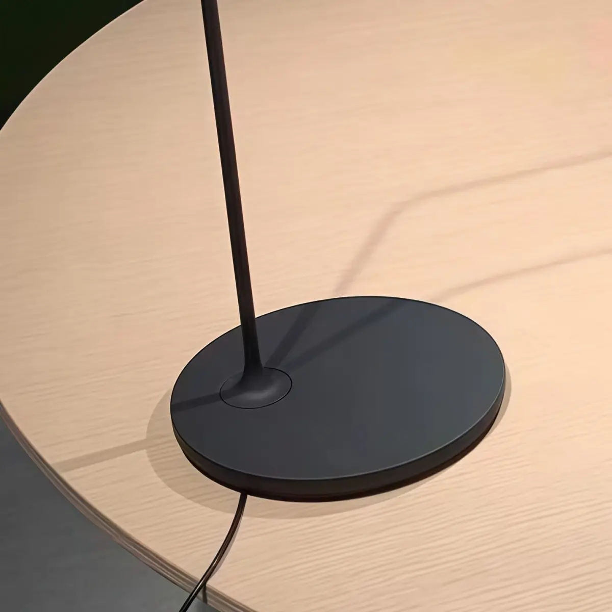 Arcato Minimalist Metal Table Lamp -- Black for Desk & Bedroom Detail