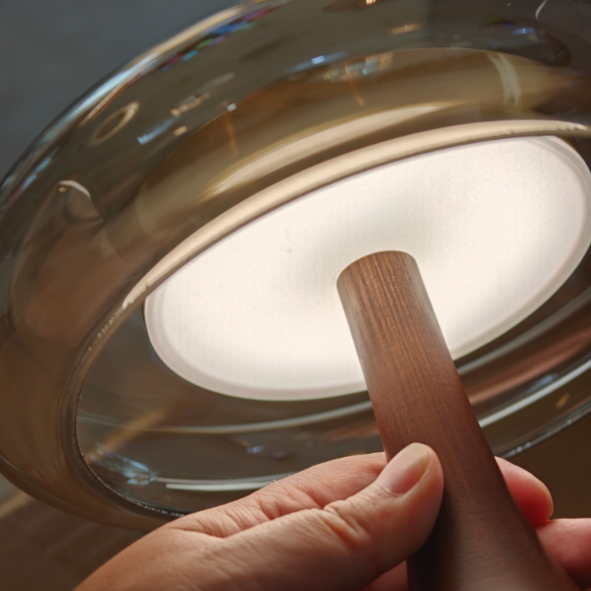 Modern Table Lamp – Wood Base & Amber Glass Shade for Desk Bedside Console
